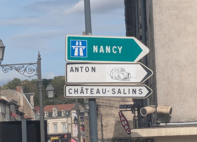 Destination 2CV-Auteur Anton Wolfpril Pont a Mousson